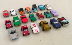 lot 43 image: 20 Micro Machines