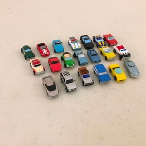 lot 44 image: 20 Micro Machines