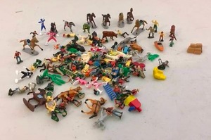 lot 88 image: Collection of Miscellaneous Vintage Toys