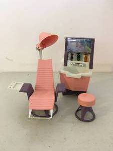 lot 83 image: Vintage Dawns Beauty Parlor with Accessories