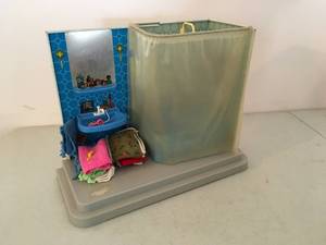 lot 81 image: Vintage Metal Toy Bathroom Set