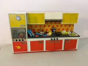 lot 78 image: Vintage Fauchs Metal Kitchen with Accessories
