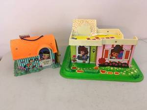 lot 116 image: Liddle Kiddles Kolony with Four Dolls and the Liddle Kiddles Ranch House
