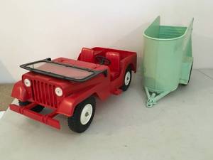 lot 118 image: Vintage Marx Johnny West Red Jeep and Horse Trailor