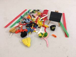 lot 128 image: Lot of Vintage Doll Accessories