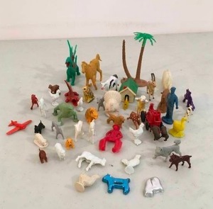 lot 143 image: Lot of Vintage Figurines and Animal Toys