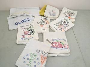 lot 211 image: Collection of Vintage Linens