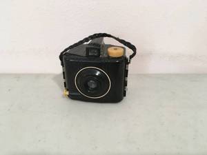 lot 213 image: Vintage Babie Brownie Camera