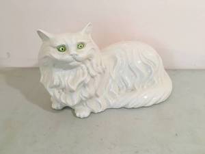 lot 221 image: White Ceramic Cat