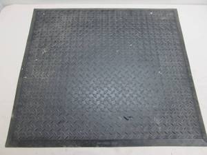 Rubber floor mat