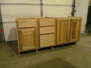 Kitchen base cabinets