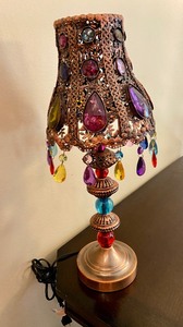 lot 4 image: Fun Decorative Whimsical Table Lamp