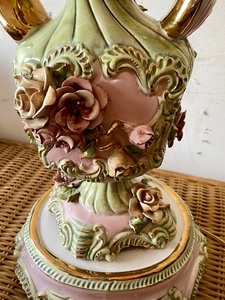 lot 6 image: Italian Galdi Ceramic Floral Lamp