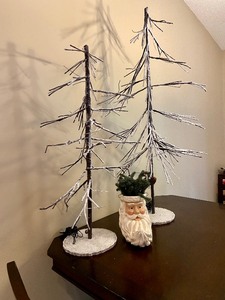 lot 14 image: Large Light up Trees & Santa Basket