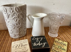 lot 21 image: Lot of Vases & Decor