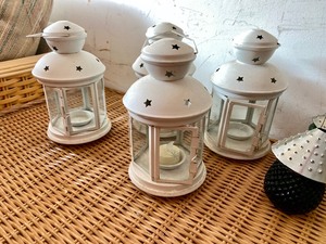 lot 28 image: Lot of Decorative Lanterns