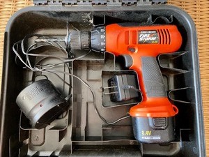 lot 31 image: Black & Decker Firestorm 8.4v Drill