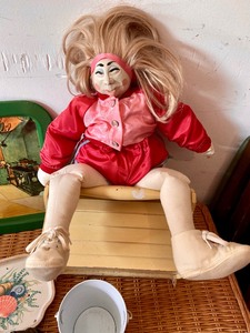 lot 33 image: Fun Vintage Lot