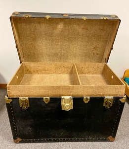 lot 42 image: Vintage Black Foot Locker  Trunk  Chest