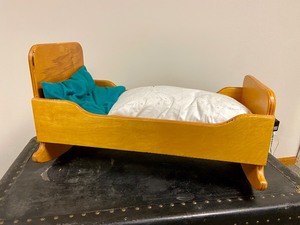 lot 52 image: Vintage Wood Rocking Doll Bed & Arm Chair w Velvet Seat