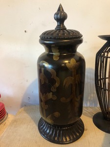 lot 67 image: More Home Decor