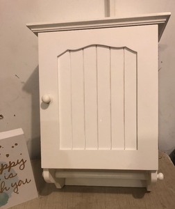 lot 87 image: White Cabinet