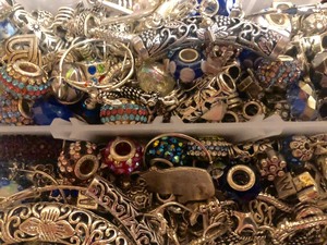 lot 155 image: Lot of Beads