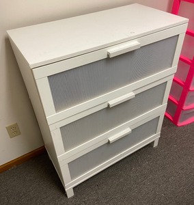 lot 119 image: White Wood 3 Drawer Dresser
