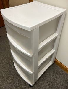 lot 122 image: White Sterilite Plastic Storage Chest on Wheels