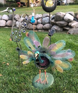 lot 182 image: More Lawn Decor