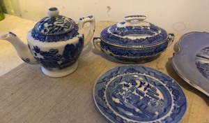 lot 190 image: Blue and White Variety Dish Lot