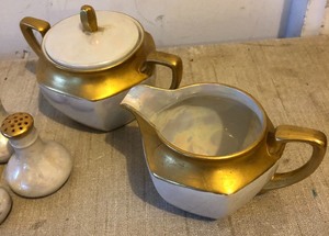 lot 189 image: Pearl and Gold Set