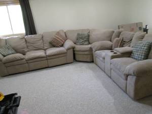 lot 5 image: 3 Section Couch With Pillow (91X41...