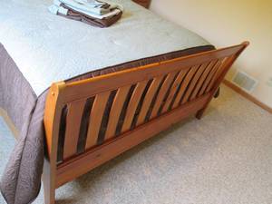lot 10 image: Full Size Bed As Is Excellent Co...