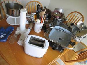 lot 23 image: Large Lot of Kitchen Goodies & Gadg...