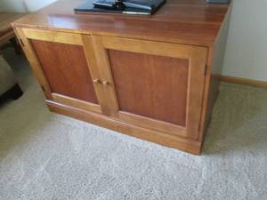 lot 28 image: Wood Stand With 2 Cabinet Doors (46...