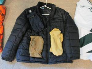 lot 40 image: Zeroxposur (XL) Winter Coat, 2 Mitt...