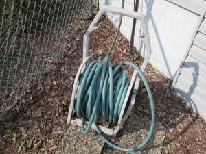 lot 48 image: Suncast Hose Reel With Hose ...
