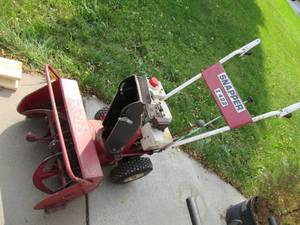 lot 52 image: Snapper I422 Snow Thrower Machine...