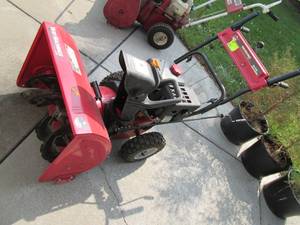 lot 53 image: Yard Machines 24 (2- Stage) Snow T...