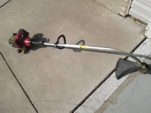 lot 64 image: Homelite Trimlite Weep Whip...