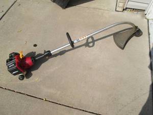 lot 66 image: Homelite Trimlite Weep Whip...