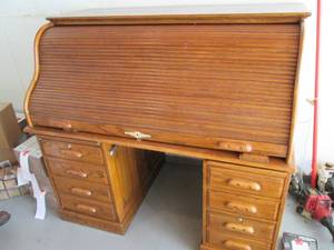 lot 91 image: Large Roll Top Desk With Keys Exce...