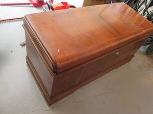 lot 98 image: Hope Chest With Key Great Shape 4...
