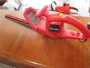 lot 115 image: Homelite Trimlite Electric Trimmer...
