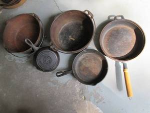 lot 121 image: Cast Iron Pots & Pans