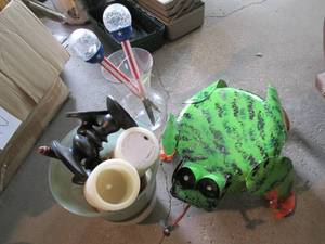 lot 128 image: Outdoor Dcor, Home Dcor, & Holi...