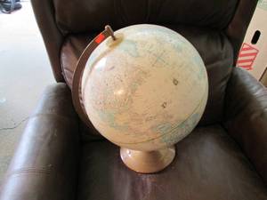 lot 129 image: Globemaster World Globe 12...