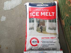 lot 133 image: 40 Bag of Ice Melt...