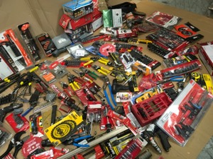 HUGE LOT OF MIXED TOOLS CUSTOMER RETURNS ALL DIFFERENT KINDS SOME NEW SOME MISSING PARTS SEE PICTURES
